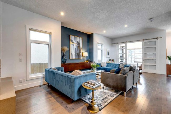 2427 3 Avenue Nw, Home with 4 bedrooms, 4 bathrooms and 2 parking in Calgary AB | Image 7
