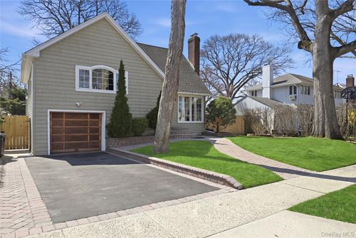 5 Hawthorne Ave, Merrick, NY, 11566-3025 | Card Image