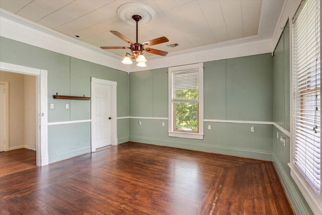 has large walk-in closet | Image 25