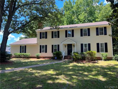 Colonial home with a front yard | Image 3