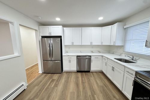 6 Merle Pl, Deer Park, NY, 11729-1819 | Card Image