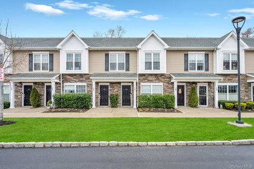 147 Ashley Ct, Central Islip, NY, 11722-4552 | Card Image
