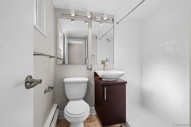 Bathroom | Image 6