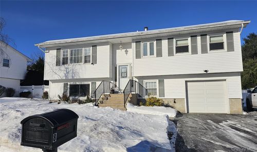 8 Autumn Ln, Stony Point, NY, 10980-1706 | Card Image