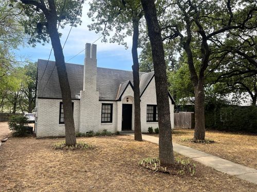 2107 W Oak St, Denton, TX, 76201-3722 | Card Image
