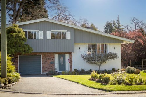 3949 Margot Pl, Saanich, BC, V8P3M2 | Card Image