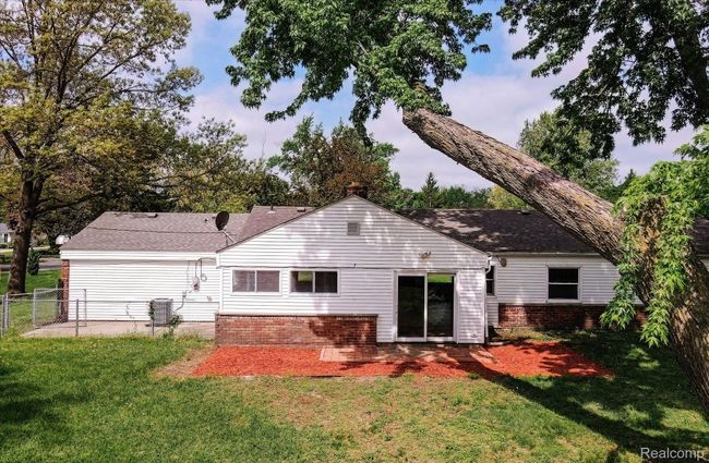 2365 Middlebelt Rd, House other with 4 bedrooms, 2 bathrooms and null parking in West Bloomfield MI | Image 44