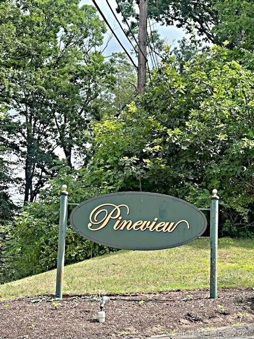 5D Pineview Dr, Branford, CT, 06405-2428 | Card Image