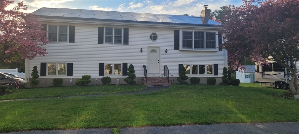 Steve Dr, Taunton, MA 02780