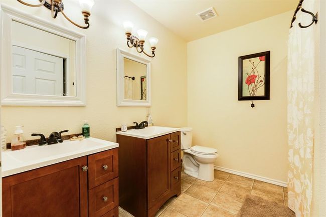 Secondary Full Bathroom | Image 23