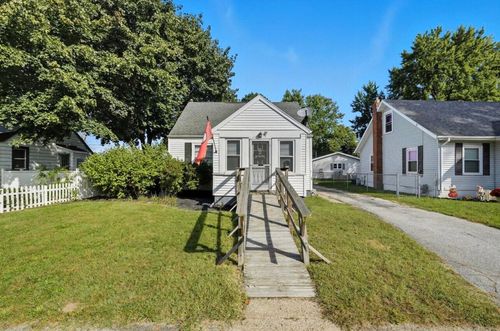 107 Sherwood St, Dowagiac, MI, 49047-1415 | Card Image