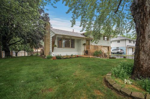 2932 Winnetka Ave N, New Hope, MN, 55427-2833 | Card Image