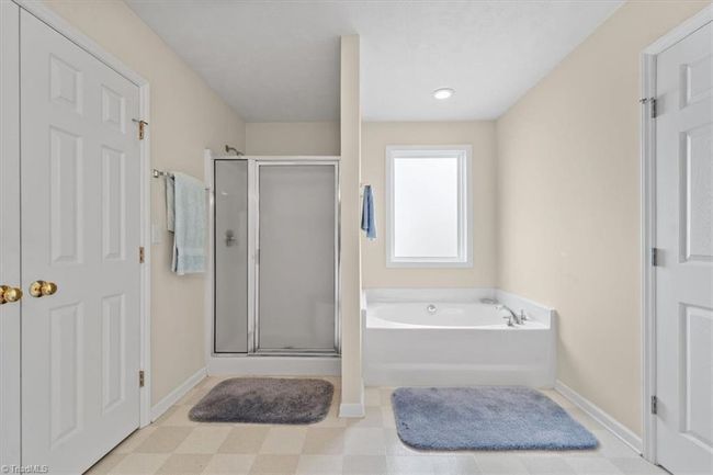 Primary Bathroom | Image 20
