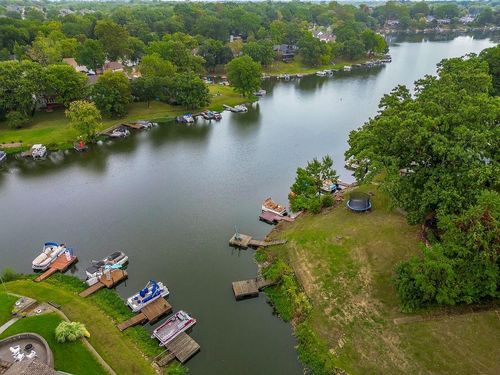 715 Nw South Shore Dr, Lake Waukomis, MO, 64151-1437 | Card Image