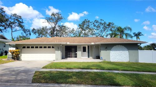 215 Meadowcross Dr, SAFETY HARBOR, FL, 34695-4723 | Card Image