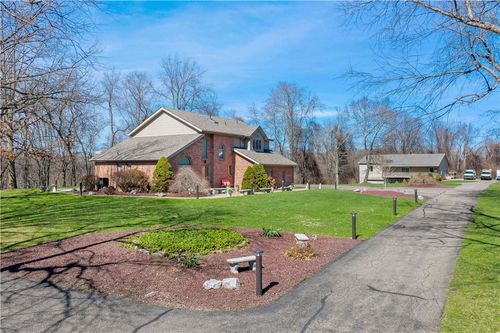 100 Judy Dr, Carnegie, PA, 15106-1402 | Card Image