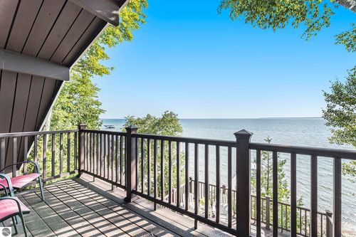 1109 S Nanagosa Trl, Suttons Bay, MI, 49682-9550 | Card Image