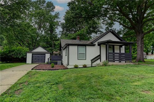 7126 Main St, Kansas City, MO, 64114-1406 | Card Image