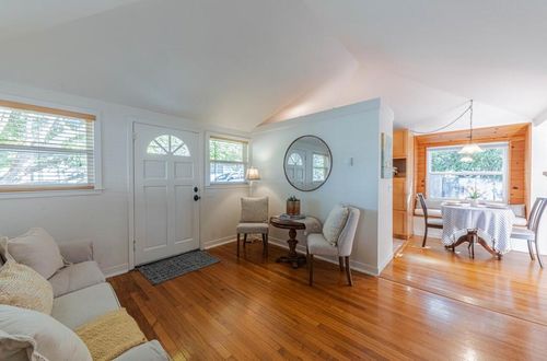 516 8th St, Pacific Grove, CA, 93950-4508 | Card Image