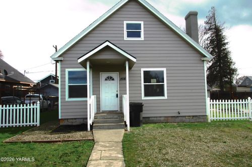 208 N Alder St, Toppenish, WA, 98948-1307 | Card Image