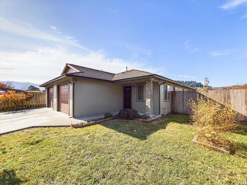 908/910 Hilda Court, Rio Dell, CA, 95562 | Card Image