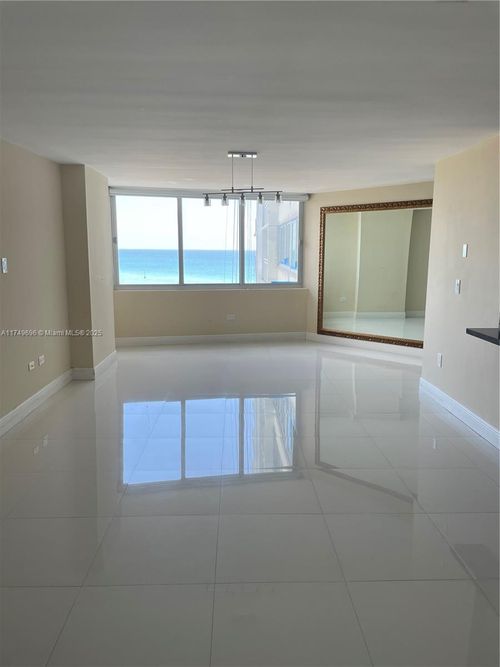 832-7135 Collins Ave, Miami Beach, FL, 33141 | Card Image