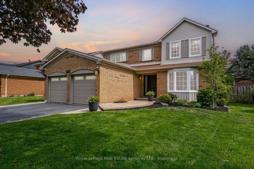 1429 Thistledown Rd, House with 5 bedrooms, 4 bathrooms and 2 parking in Oakville ON | Card Image