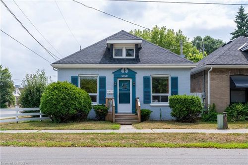 9 Dundee St, Brantford, ON, N3R4L9 | Card Image
