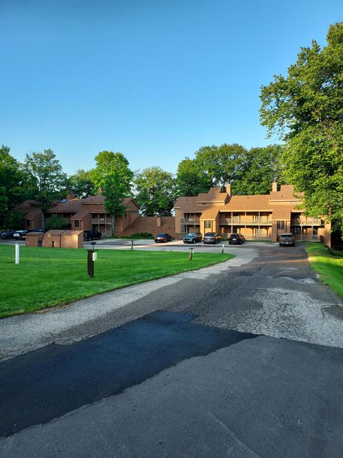 4673 N Cross Over Dr, Bellaire, MI, 49615 | Card Image