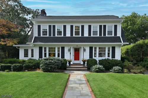 18 Tonawanda Rd, Glen Rock, NJ, 07452-2608 | Card Image