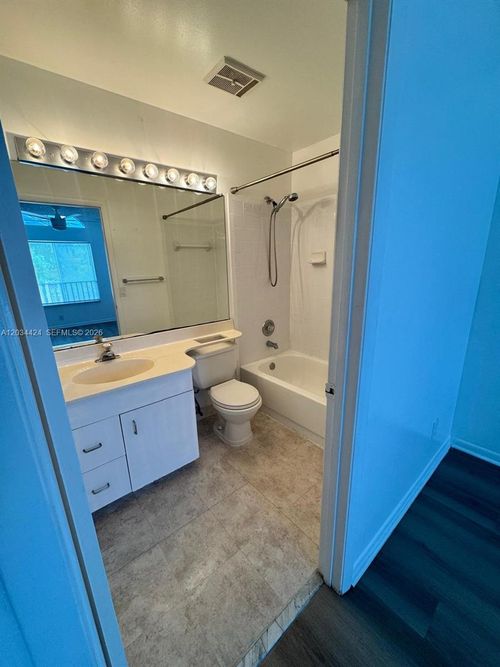 911-911 Coral Club Dr, Coral Springs, FL, 33071-5600 | Card Image