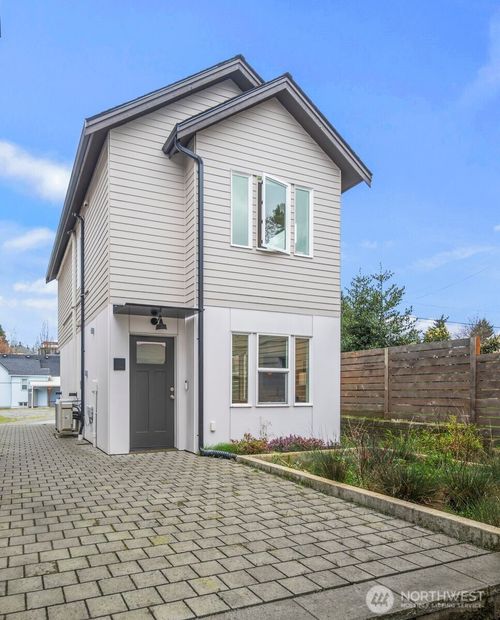 2211 17th Ave S, Seattle, WA, 98144-4315 | Card Image