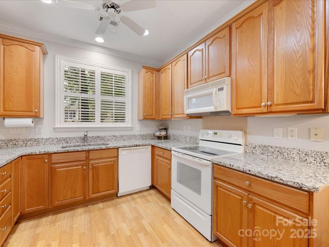 Kitchen | Image 12
