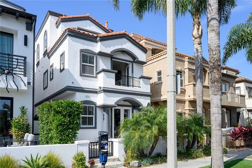 305 2nd St, Huntington Beach, CA, 92648-5105 | Card Image