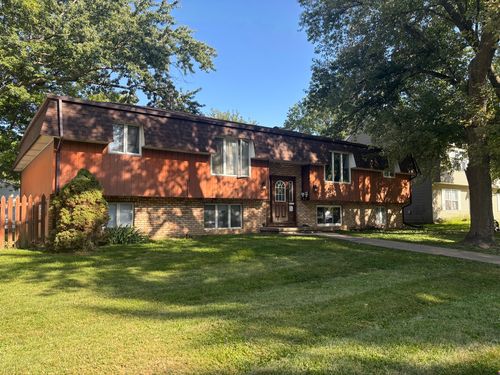 2-1407 Bridge Ave, Davenport, IA, 52803-4166 | Card Image