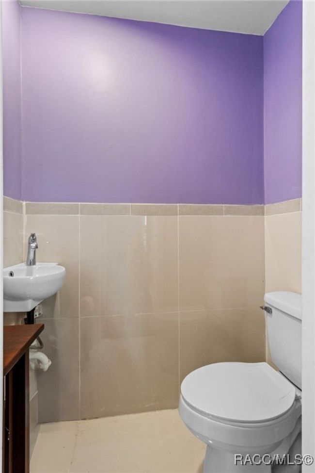 half bath in the shop | Image 32