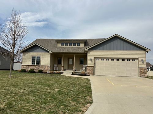 802 N 10th Ave, Winterset, IA, 50273-1375 | Card Image