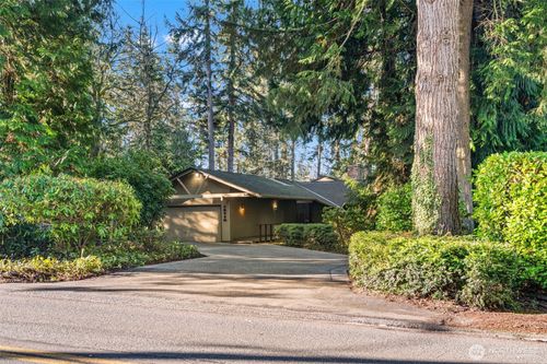 18710 88th Ave W, Edmonds, WA, 98026-5712 | Card Image