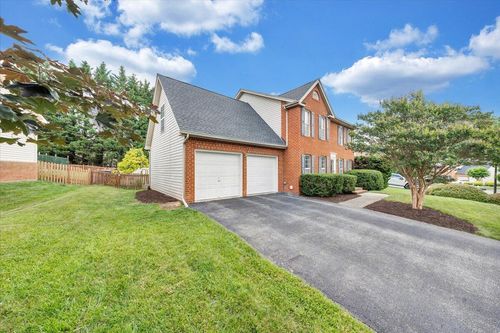 6064 Chagall Dr, Roanoke, VA, 24018-5293 | Card Image