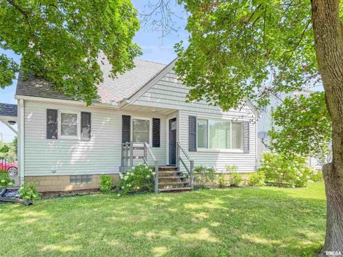 3215 E Washington St, East Peoria, IL, 61611-1956 | Card Image