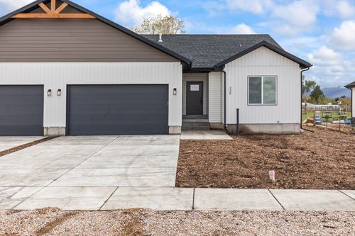 335 W 400 N, Fillmore, UT, 84631-4016 | Card Image