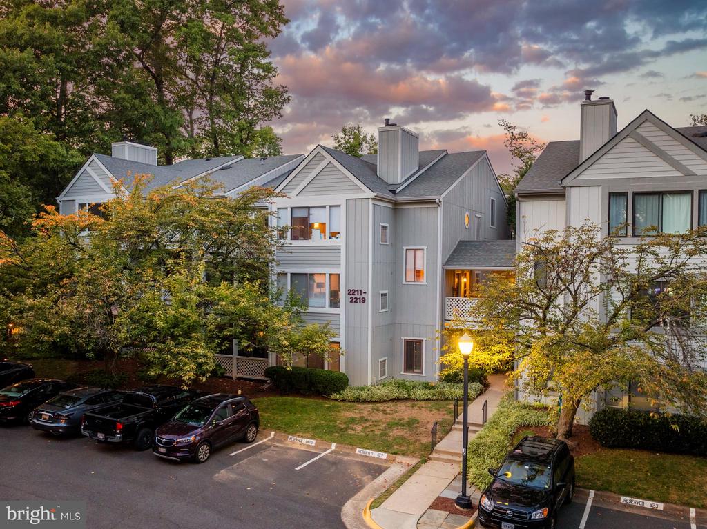 Hunters Run Dr, Reston, VA 20191