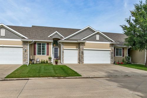 6054 Bradford Ln, Johnston, IA, 50131-3104 | Card Image