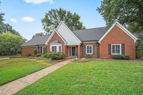 813 Meadow Vale Dr, Collierville, TN, 38017-1352 | Card Image