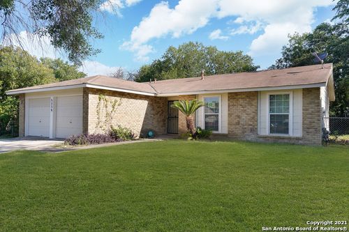 5239 Woodbrook, San Antonio, TX, 78218-4725 | Card Image