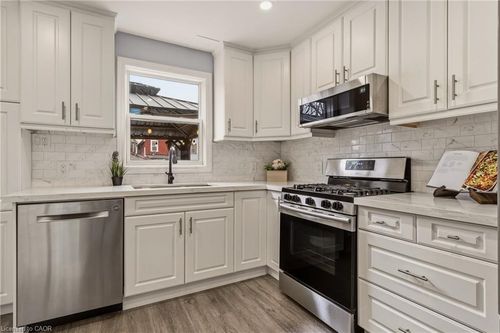 14 Mars Ave, Hamilton, ON, L8L3V8 | Card Image
