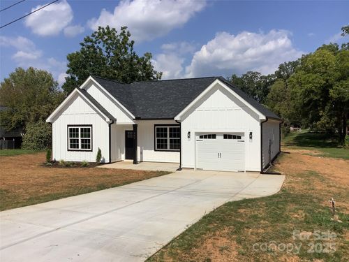 302 W 2nd St, Lowell, NC, 28098-1451 | Card Image