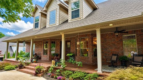 2305 E Whispering Oaks Ln, Fayetteville, AR, 72701-2894 | Card Image