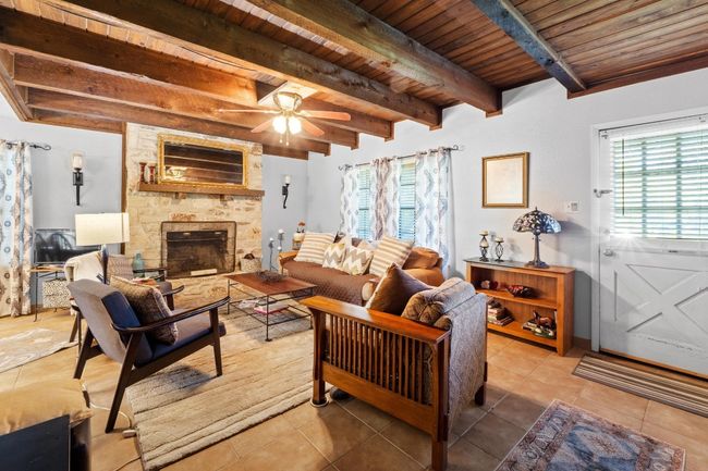 103 S Laurelwood Drive Drive S, House other with 3 bedrooms, 2 bathrooms and 3 parking in Austin TX | Image 5