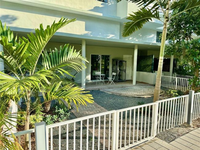 L42S - 1500 Bay Rd, Condo with 1 bedrooms, 1 bathrooms and null parking in Miami Beach FL | Image 4